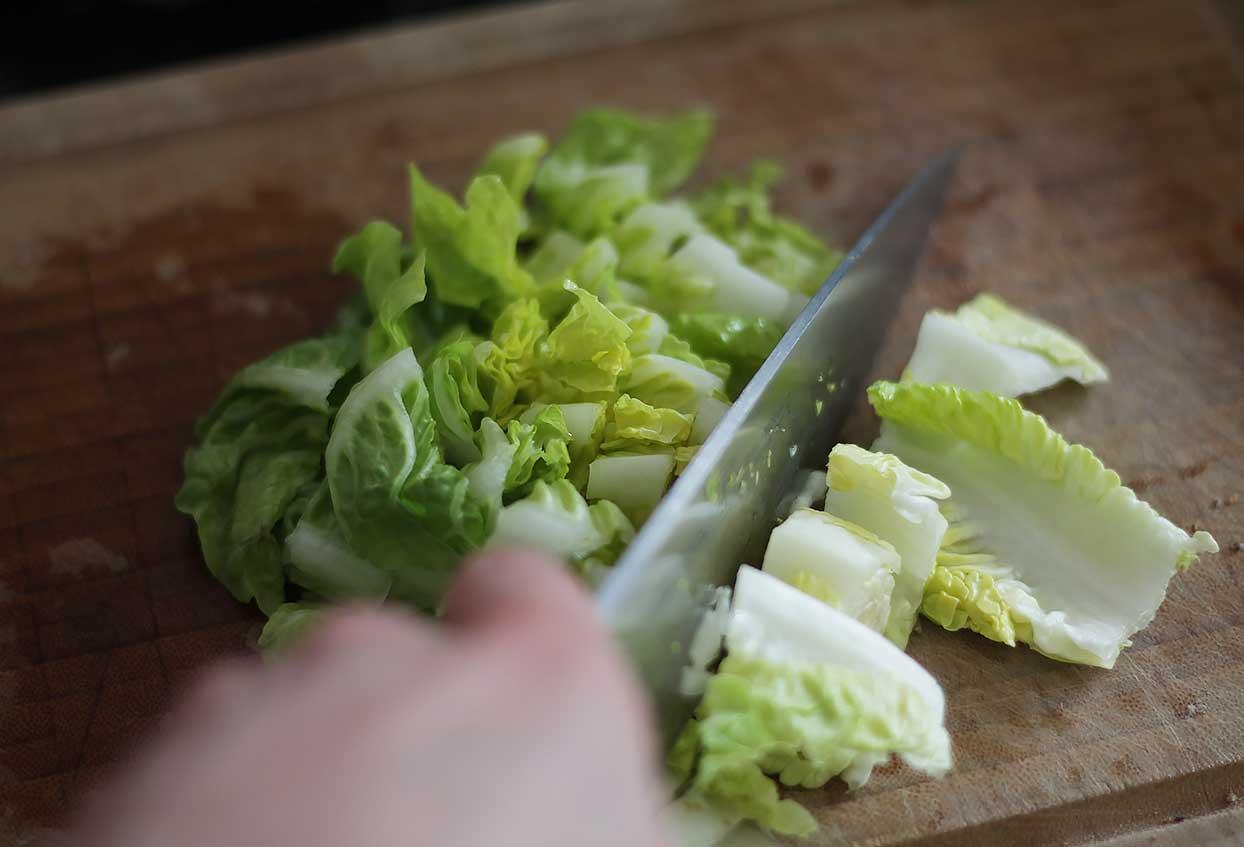 Flos Caesar-Salat mit regionalem Bio-Huhn to-go - Schritt 1