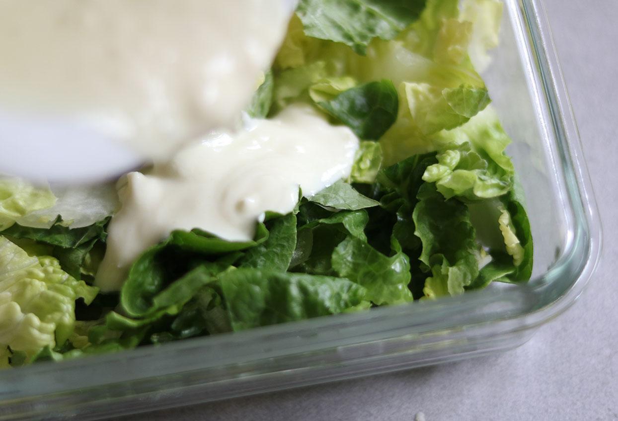 Flos Caesar-Salat mit regionalem Bio-Huhn to-go - Schritt 3