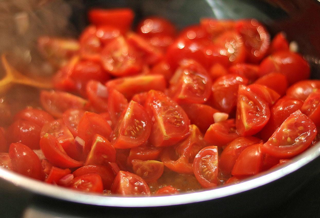 Schnelle Vollkornspirelli "Pomodoro" mit Zucchini und Parmesan - Schritt 4
