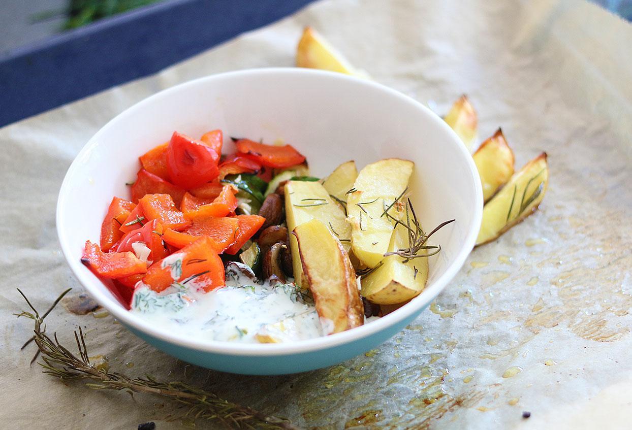 Mediterranes Ofengemüse mit einem Joghurt-Zitronen-Dill-Dressing - Schritt 4