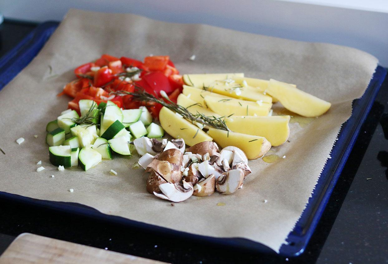 Mediterranes Ofengemüse mit einem Joghurt-Zitronen-Dill-Dressing to go - Schritt 1