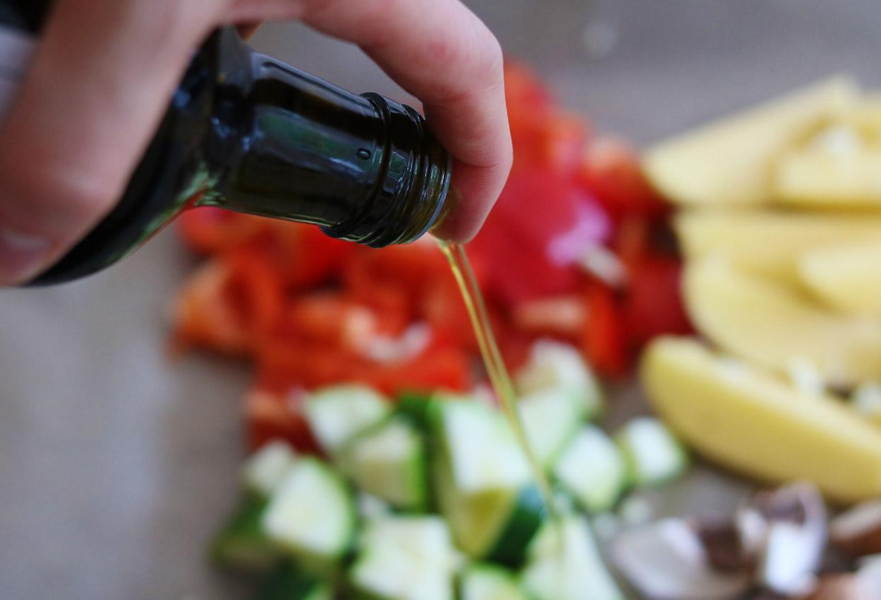Mediterranes Ofengemüse mit einem Joghurt-Zitronen-Dill-Dressing to go - Schritt 2