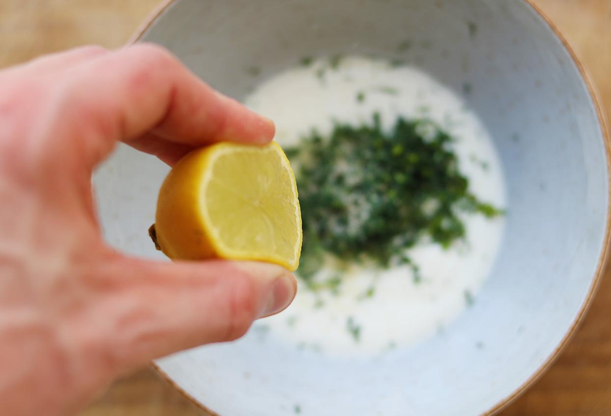 Mediterranes Ofengemüse mit einem Joghurt-Zitronen-Dill-Dressing to go - Schritt 3