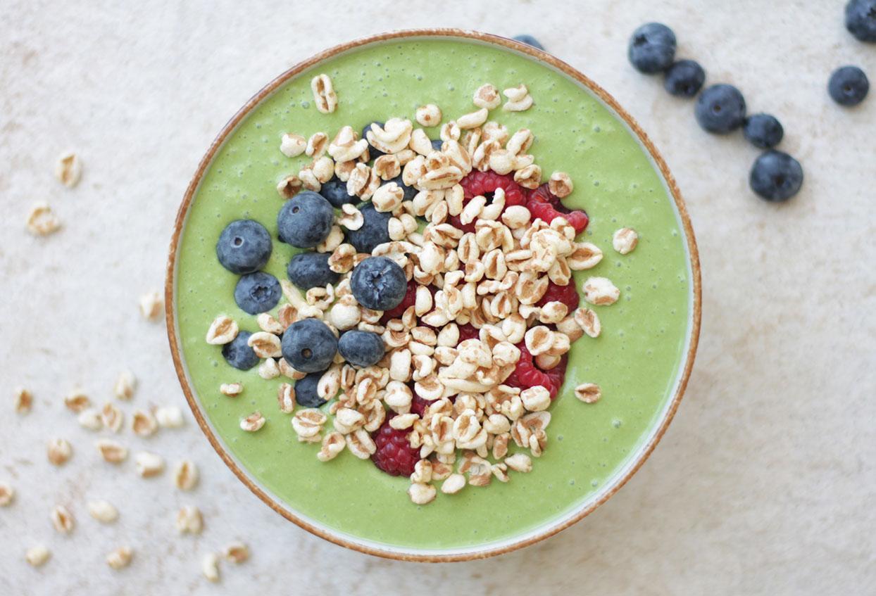 Blitzschnelles Fitness-Frühstück mit gepufften Dinkel und Beeren - Schritt 2