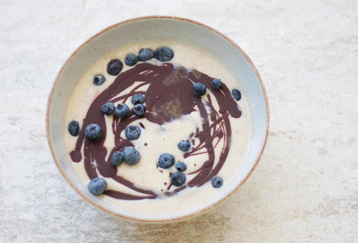Schnelles Bananeneis mit dunkler Schokolade und regionalen Blaubeeren - Schritt 5
