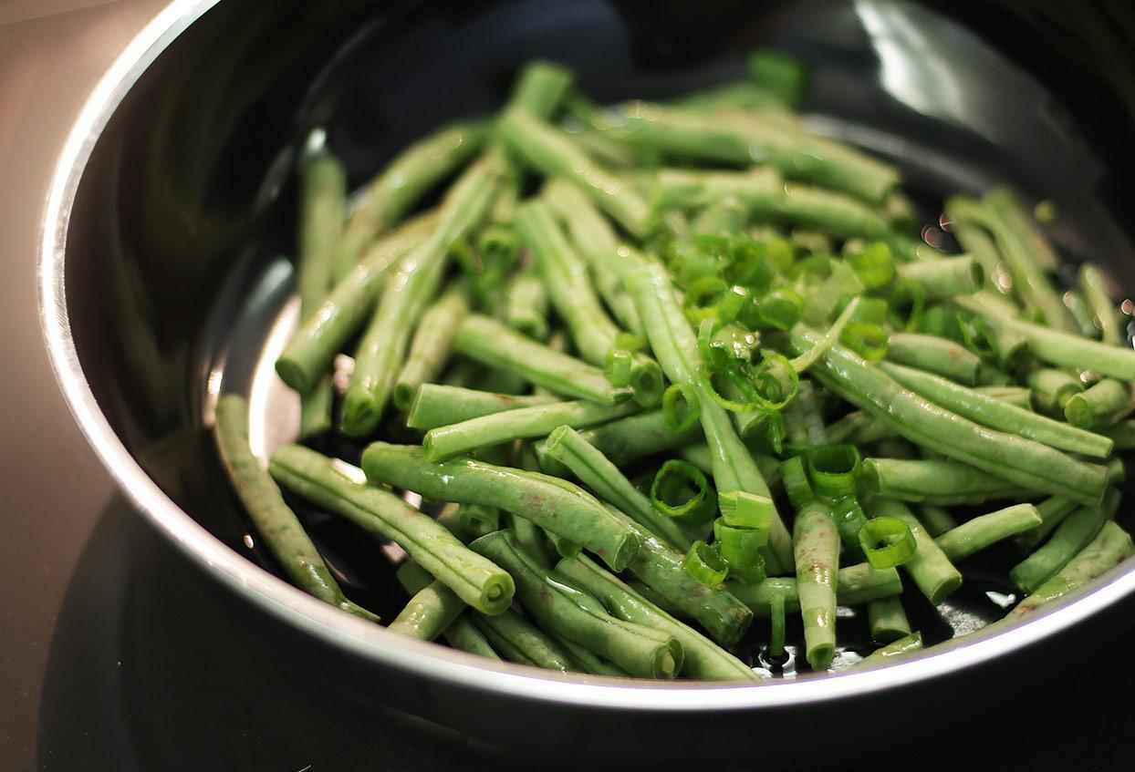 Regionale Bohnen mit Maishühnchen und dezenten Asia-Aromen to-go - Schritt 1