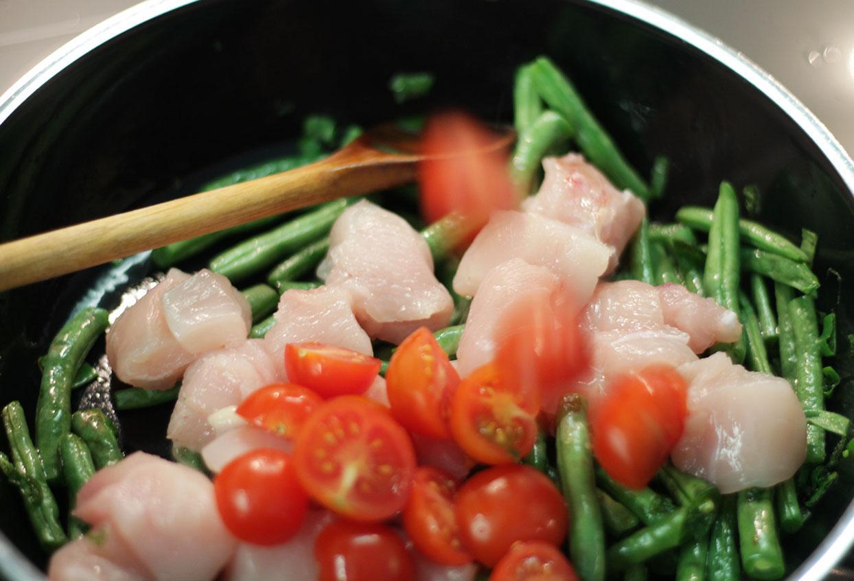 Regionale Bohnen mit Maishühnchen und dezenten Asia-Aromen to-go - Schritt 2