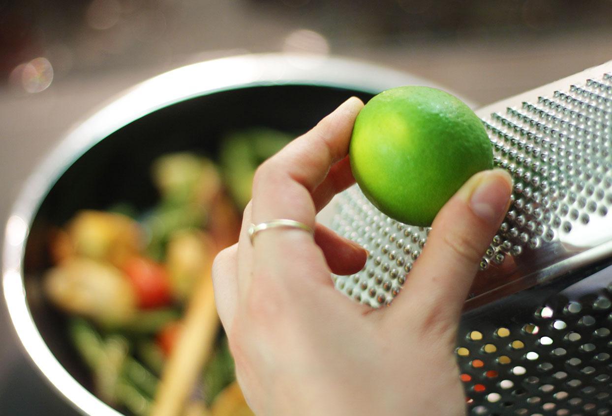 Regionale Bohnen mit Maishühnchen und dezenten Asia-Aromen to-go - Schritt 4