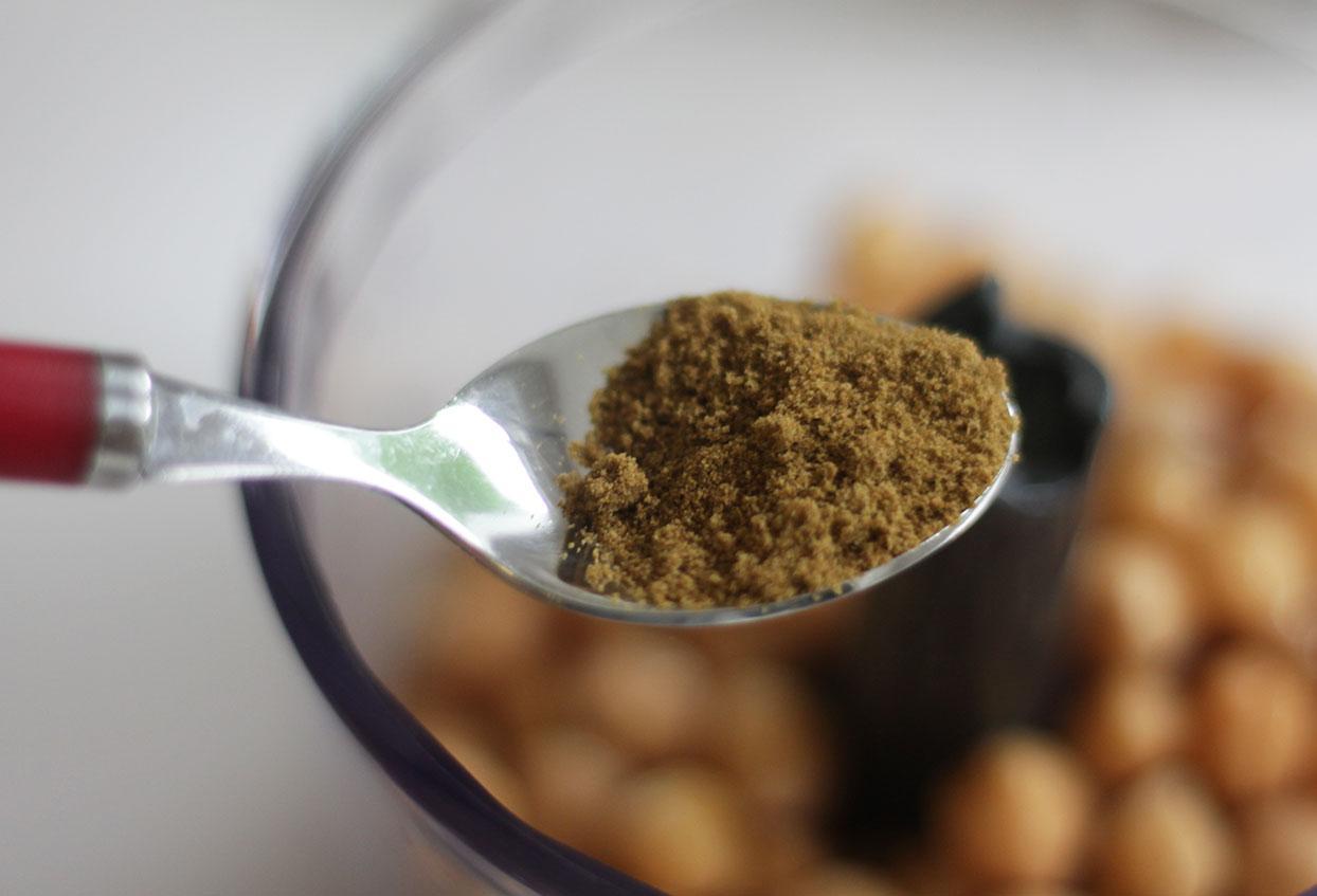 Köstlicher Hummus mit Gemüsesticks und geröstetem Sesam to-go - Schritt 3