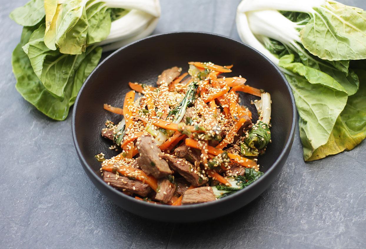 Pak Choi mit Karotten und feinen Rindfleischstreifen - Schritt 9
