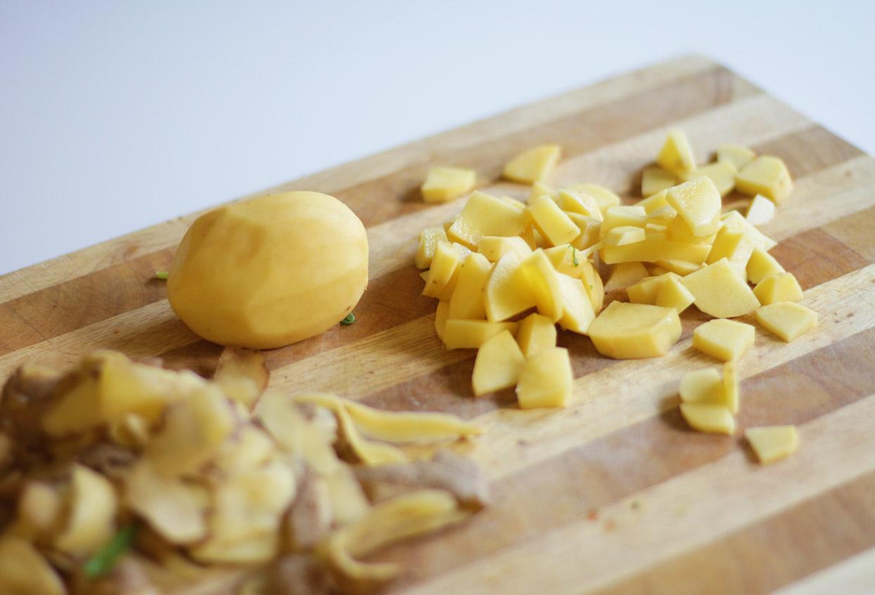 Schnelle Bratkartoffel-Spinat-Erbsen-Pfanne mit Ei - Schritt 2