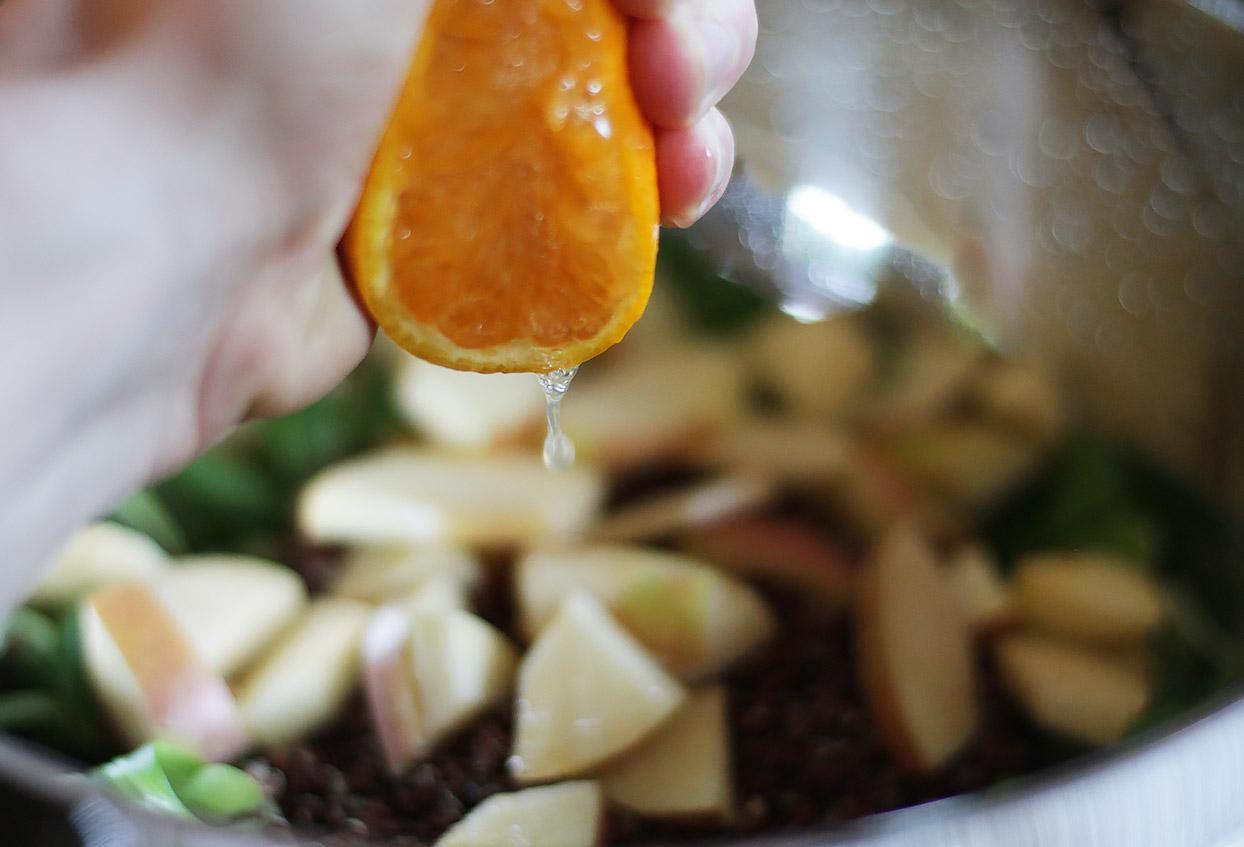 Quinoa-Feldsalat mit Ziegenfrischkäse und geröstetem Brot - Schritt 5