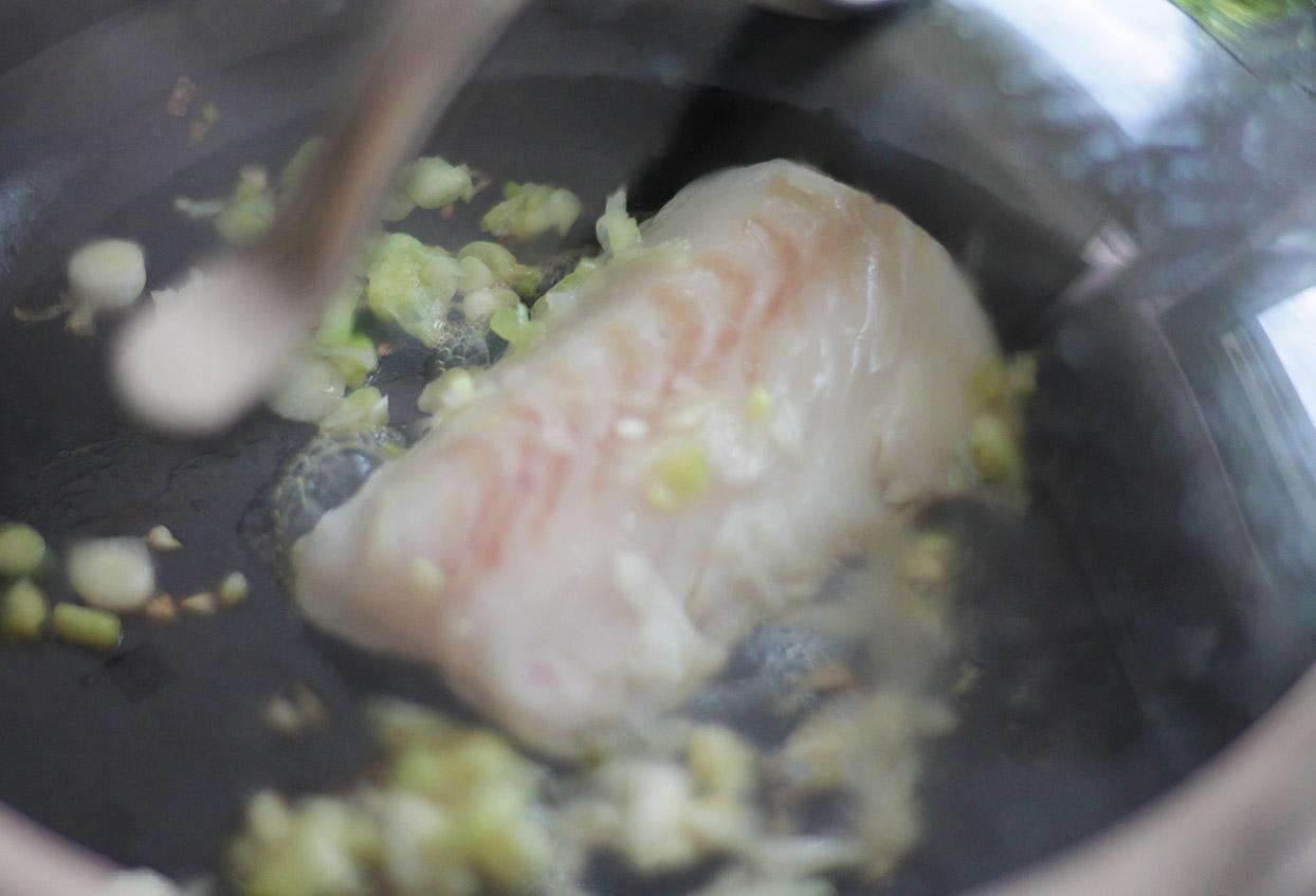 Balsamico Belugalinsen mit Seelachsfilet - Schritt 2