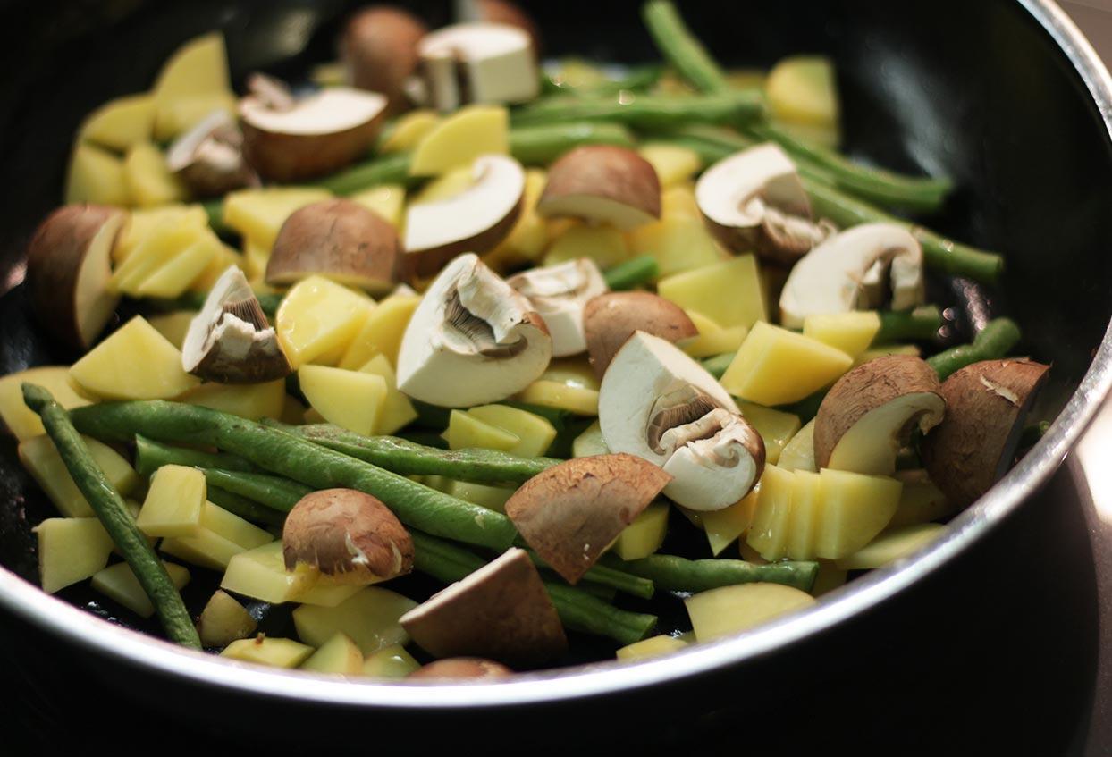 Mediterrane Gemüse-Hackfleisch-Pfanne - Schritt 2