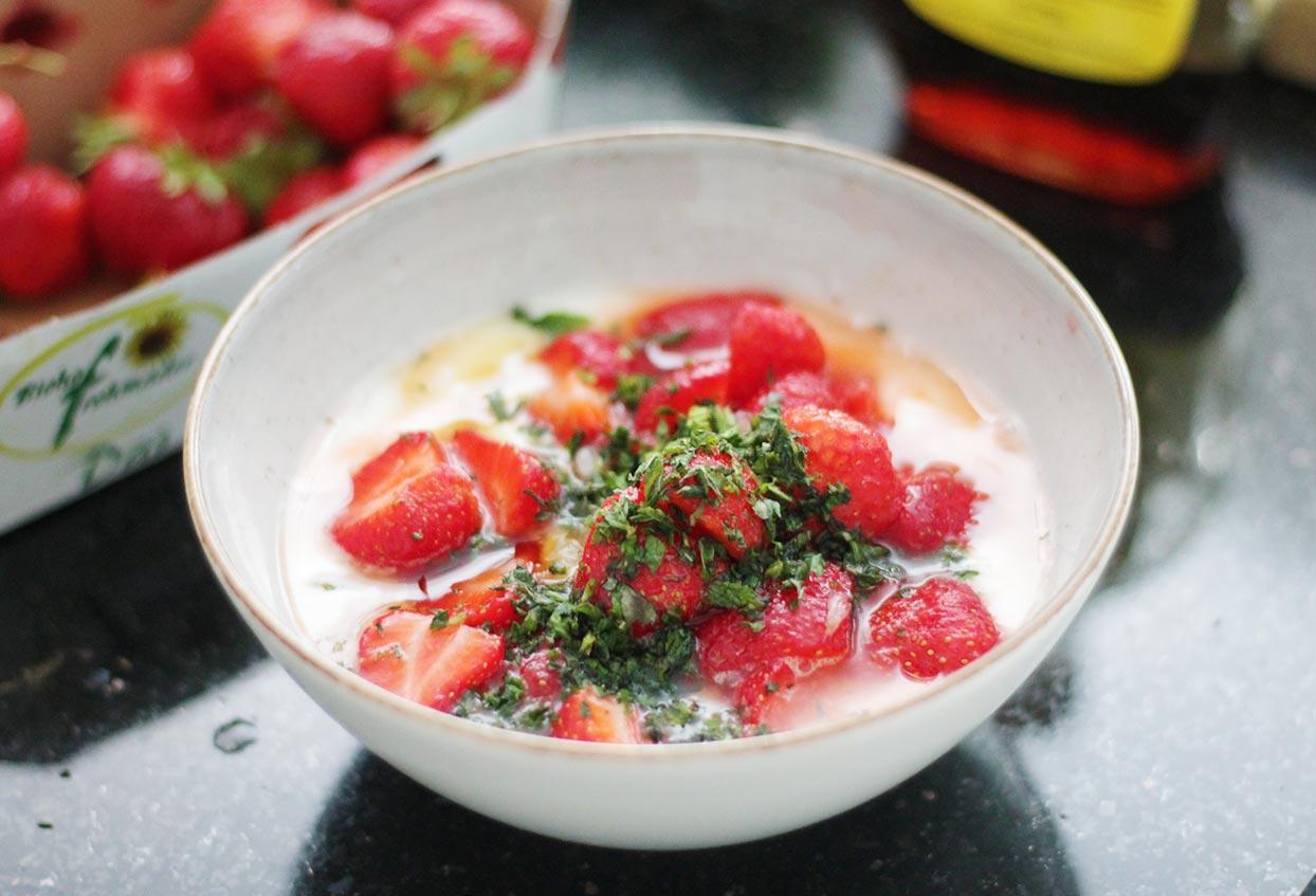 Erdbeeren-Minz-Naturjoghurt-Frühstück - Schritt 5