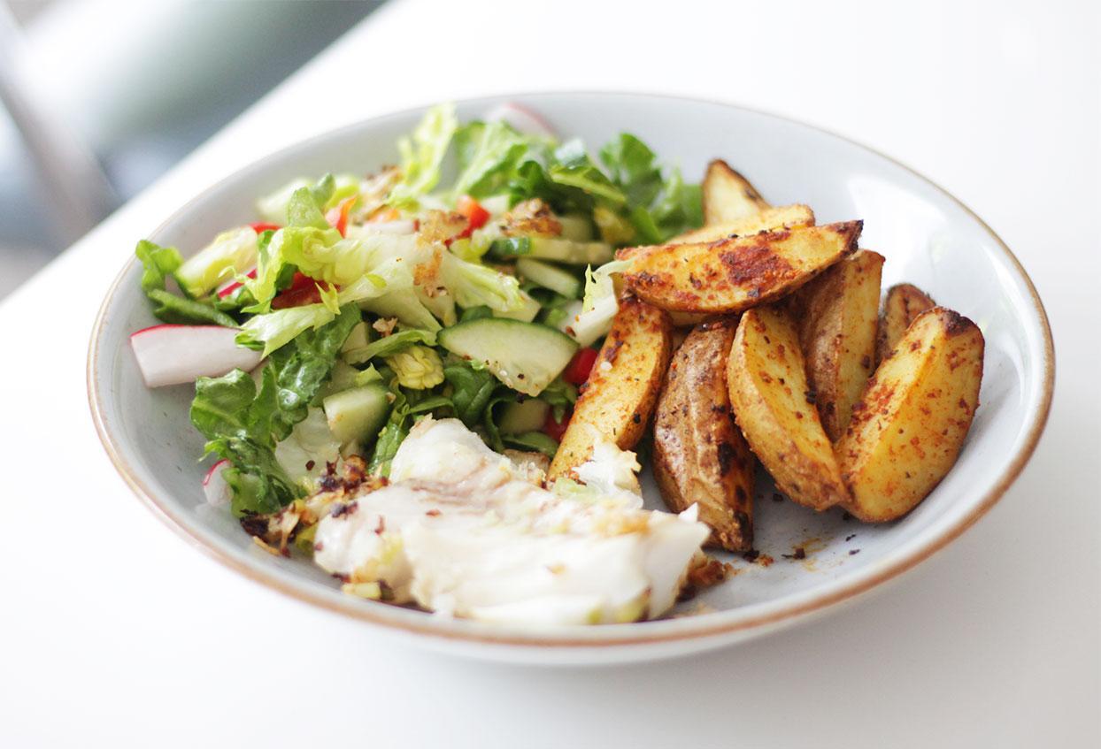 Kartoffelwedges mit knackigem Salat und aromatischem Kabeljau - Schritt 7