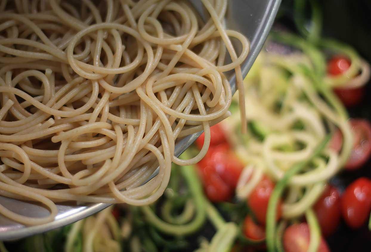 Zughetti mit Feta-Käse und Wildlachsstreifen - Schritt 5