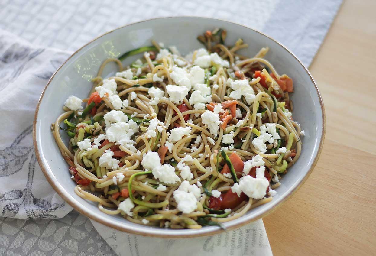 Zughetti mit Feta-Käse und Wildlachsstreifen - Schritt 7