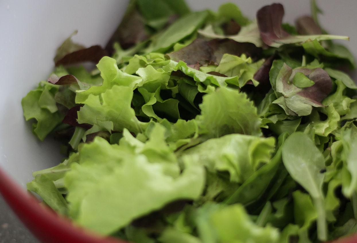 Zanderfilet auf Sommersalat mit geschmorten Gemüse und Himbeeren - Schritt 1