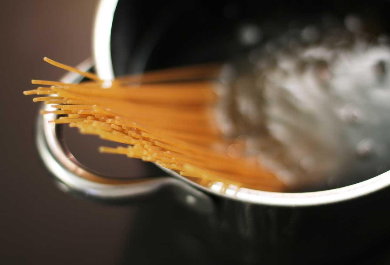 Schnelle Vollkornspaghetti Frutti Di Mare - Schritt 1