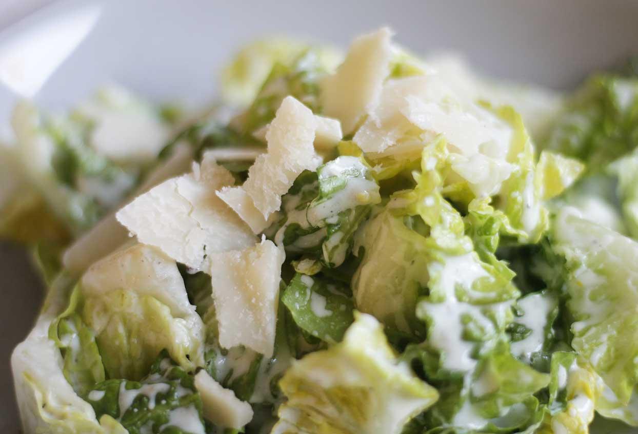 Schneller Caesar-Salat mit Maishähnchen - Schritt 5