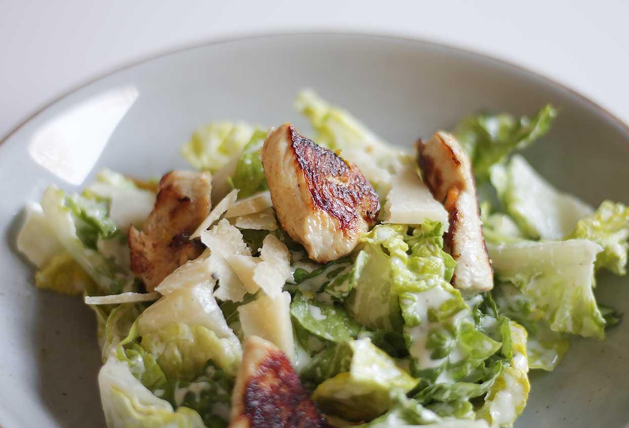 Schneller Caesar-Salat mit Maishähnchen - Schritt 6