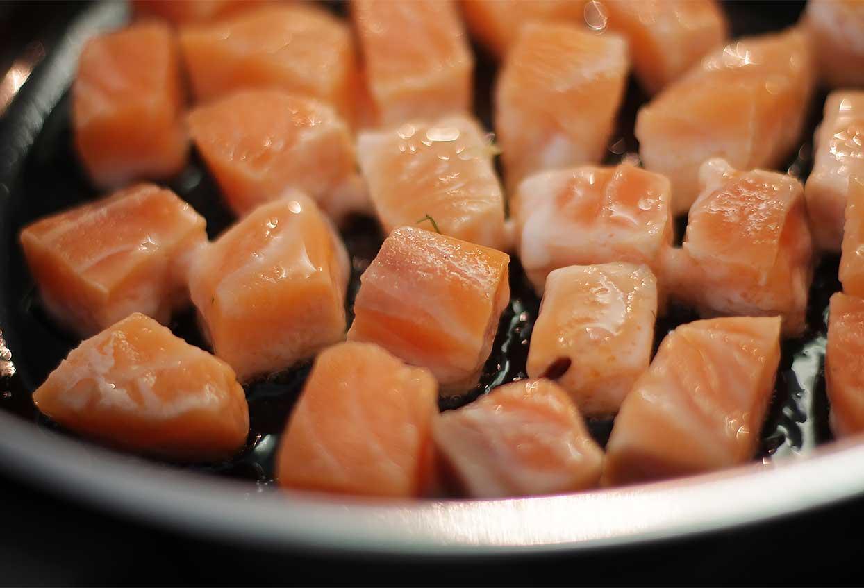 Leichter legendärer Lachs-Salat à la Foodoholic - Schritt 6