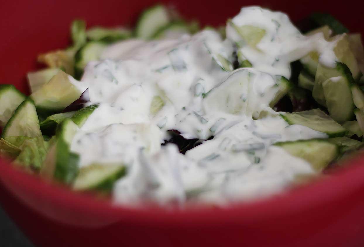 Leichter legendärer Lachs-Salat à la Foodoholic - Schritt 8
