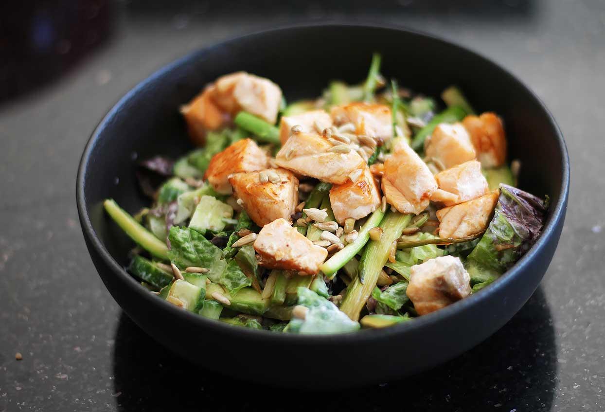 Leichter legendärer Lachs-Salat à la Foodoholic - Schritt 9