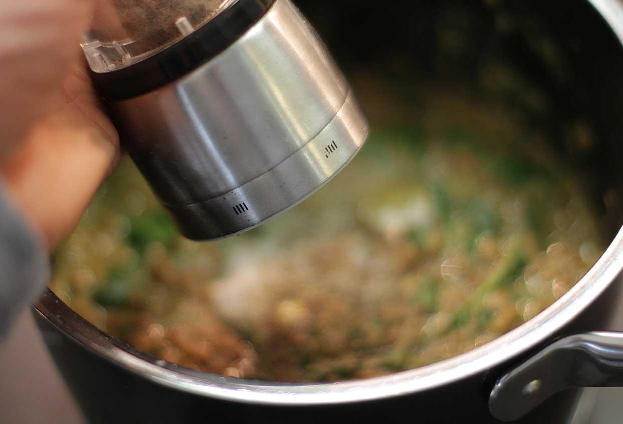 Foodoholic Kokos-Linsen-Dahl mit frischem Blattspinat - Schritt 6