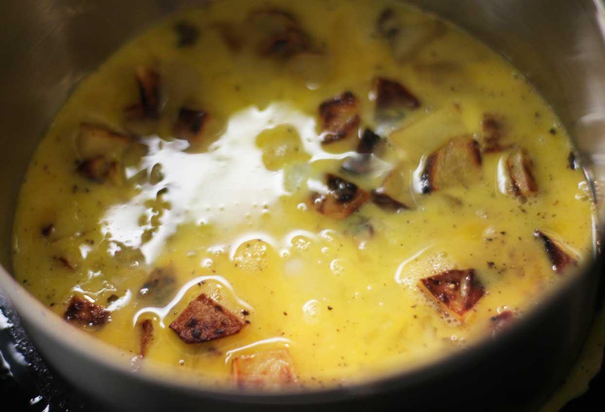 Bratkartoffelomlette mit Ziegenfrischkäse und Dill - Schritt 2