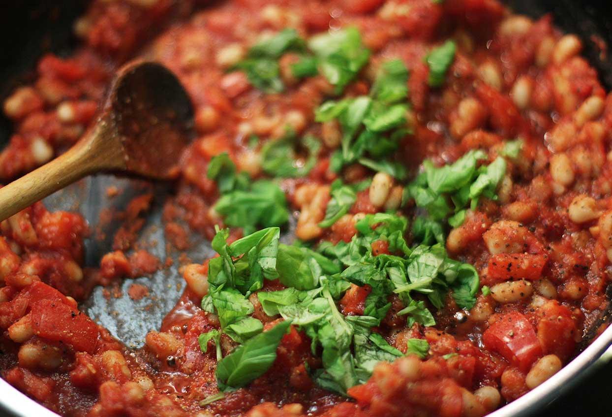 Vollkornspaghetti mit weißen Bohnen und Basilikum - Schritt 5