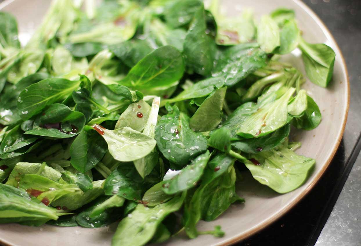 Fruchtiger Feldsalat mit Ziegenfrischkäse und Orangen - Schritt 1