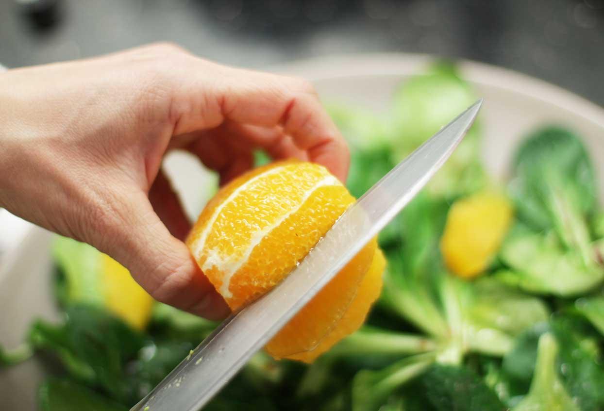 Fruchtiger Feldsalat mit Ziegenfrischkäse und Orangen - Schritt 2