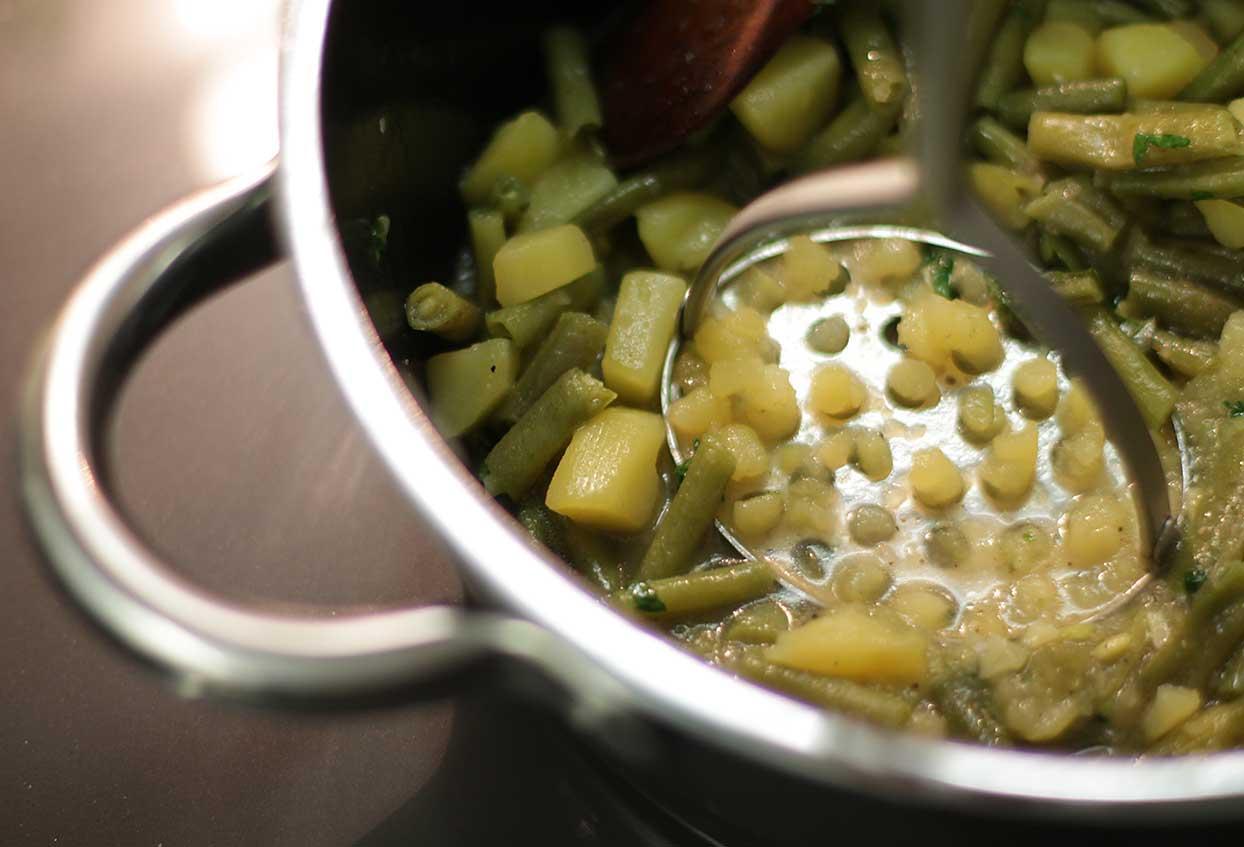 Mediterranes Maishühnchen auf Kartoffel-Bohnen-Eintopf - Schritt 3