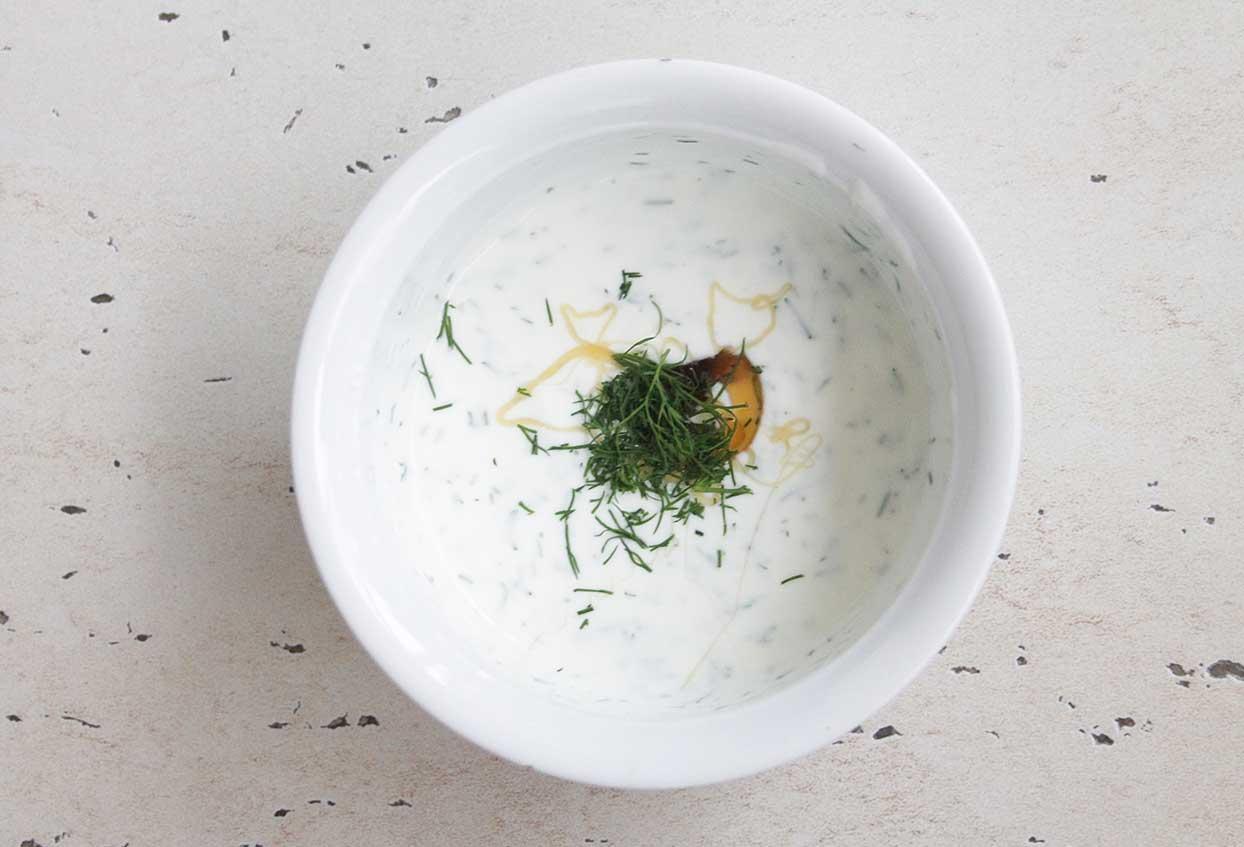 Bratkartoffel-Lachs-Schüssel mit Joghurt-Dill-Dressing - Schritt 3