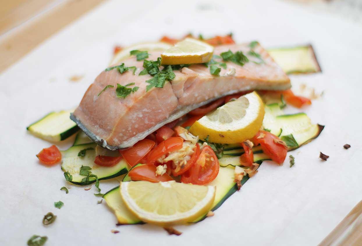 Wildlachs auf Zucchini-Tomatenbett - Schritt 4