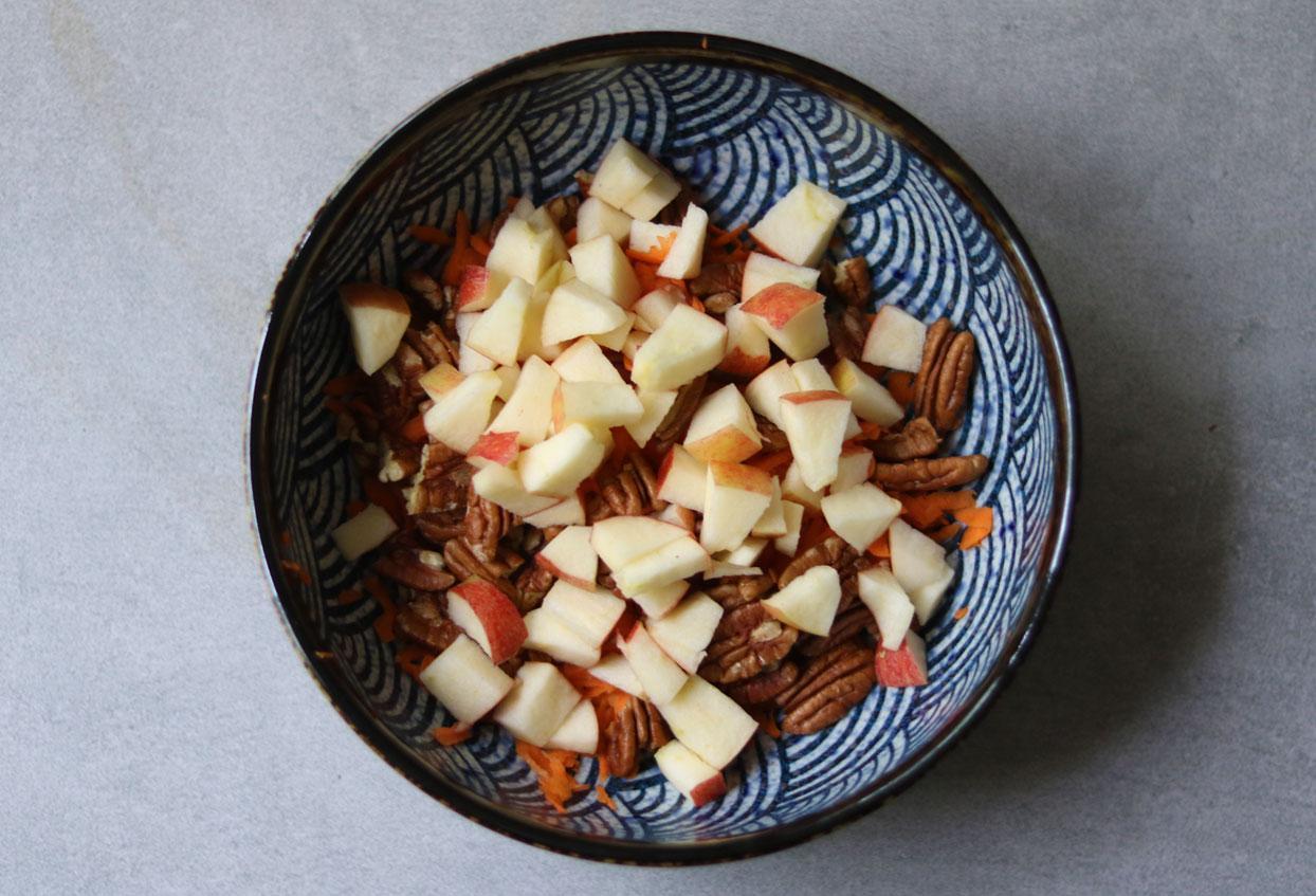 Sommerlicher Brokkolisalat mit Apfel und Pekannüssen - Schritt 2