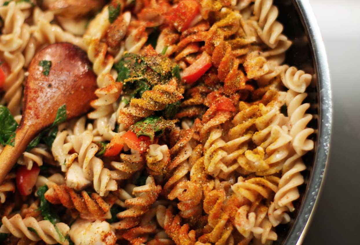 Vollkornpenne mit Garnelen in Spinat-Sahnesauce - Schritt 5