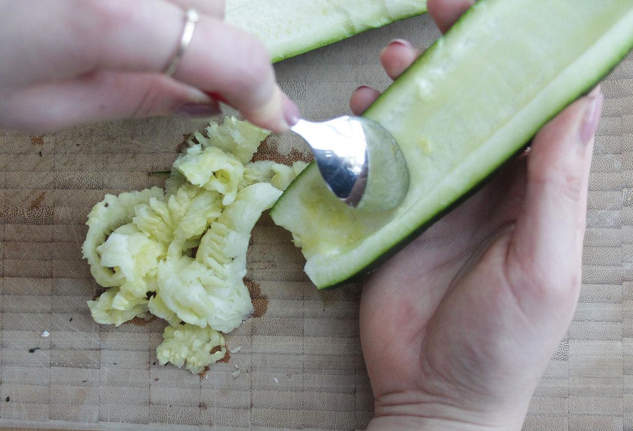 Gefüllte Zucchinis nach griechischer Art - Schritt 1