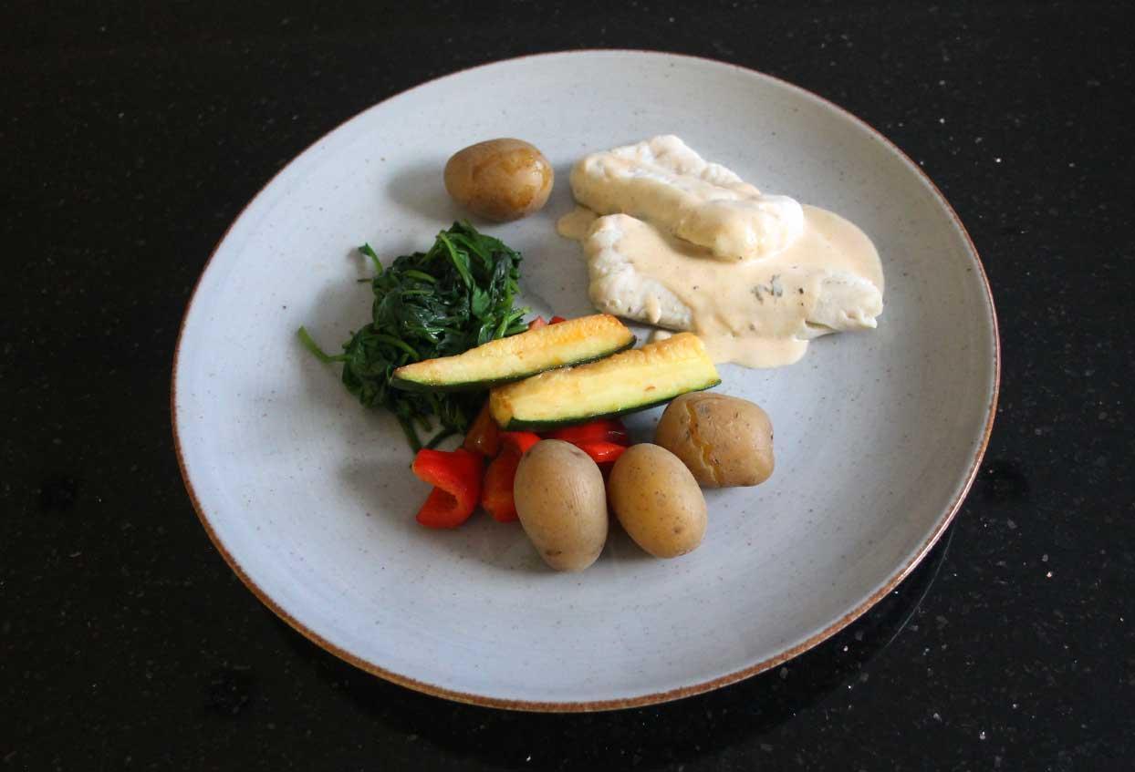 Zanderfilet mit geschmortem Gemüse in Sahne-Weißweinsoße - Schritt 8