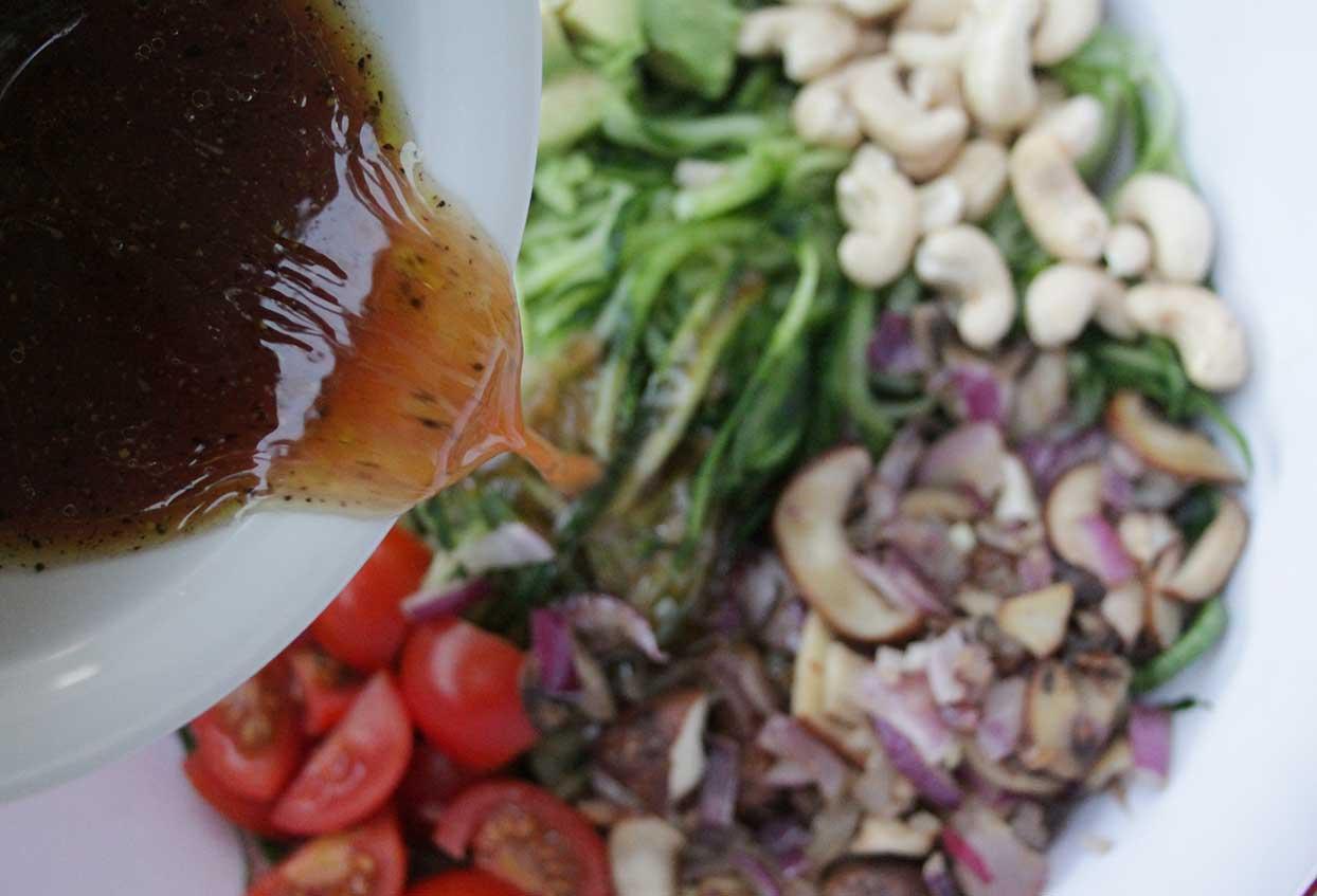 Gurkensalat mit Cashews und optional Hühnchenbrustfilet - Schritt 5