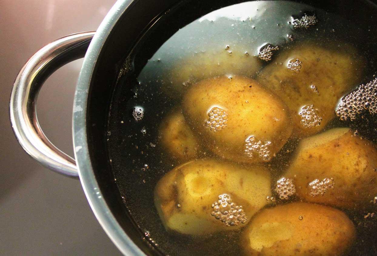 Grüne-Bohnen mit Rosmarinkartoffeln und Orangen-Dressing - Schritt 1