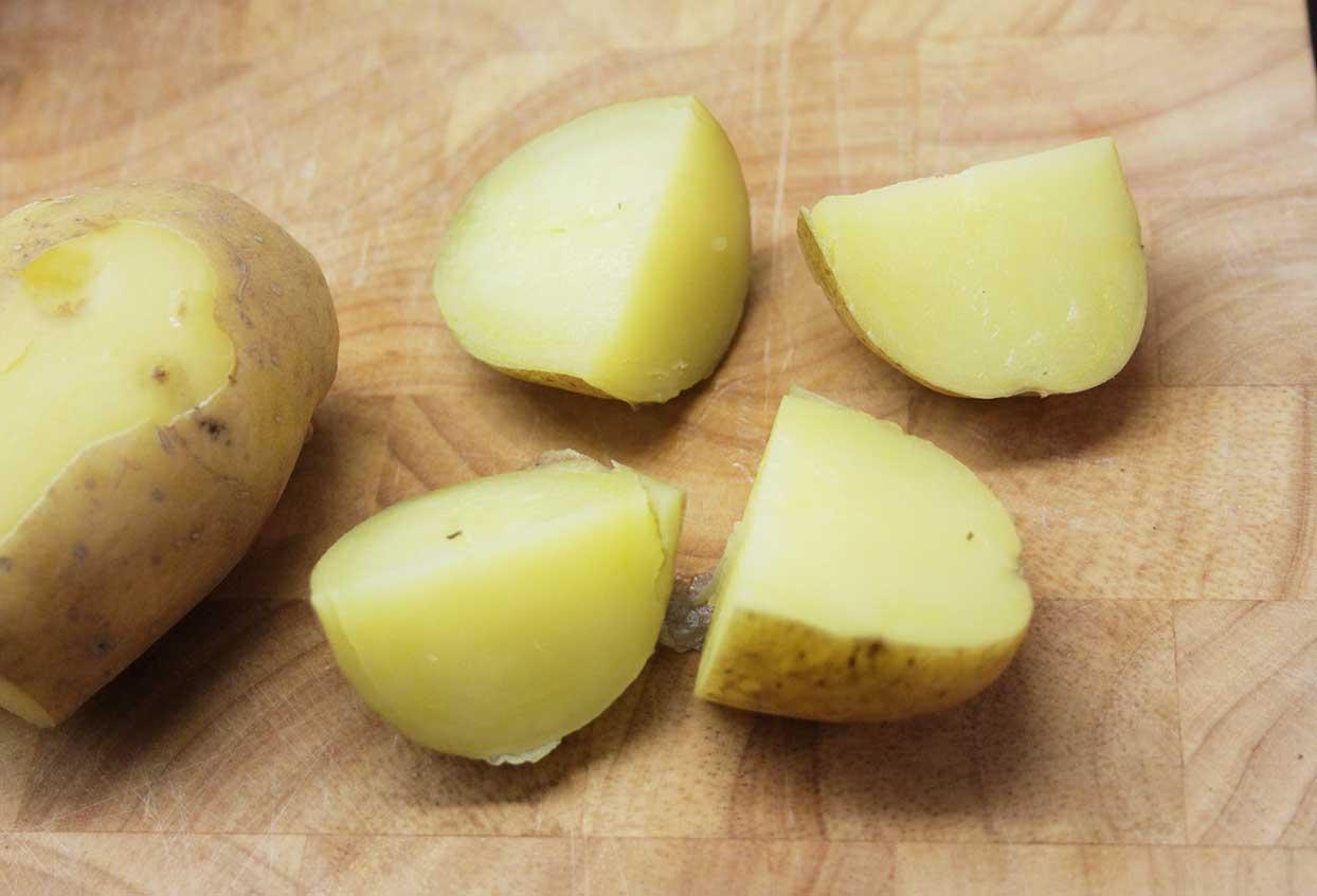 Grüne-Bohnen mit Rosmarinkartoffeln und Orangen-Dressing - Schritt 5