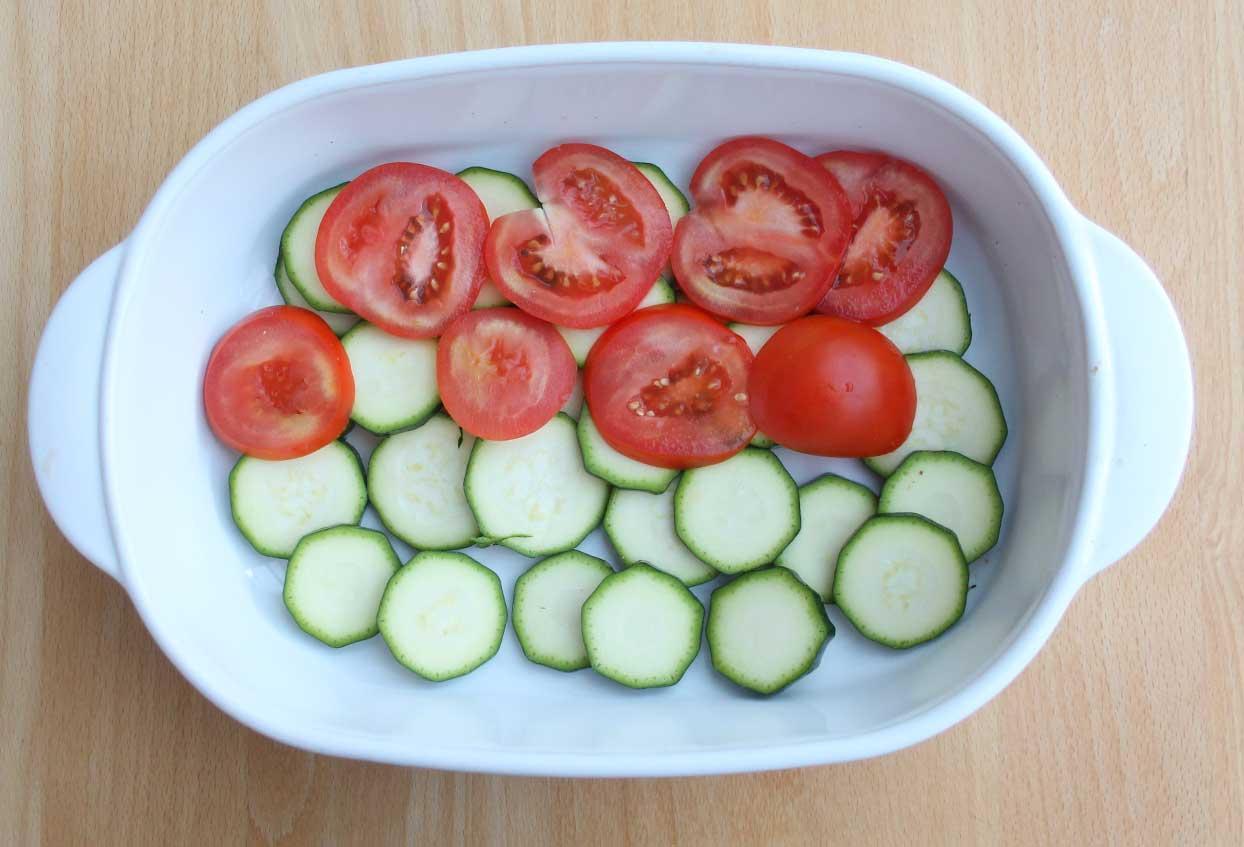 Geschichteter Kartoffel-Gemüsegratin in einer Sahnesauce - Schritt 1
