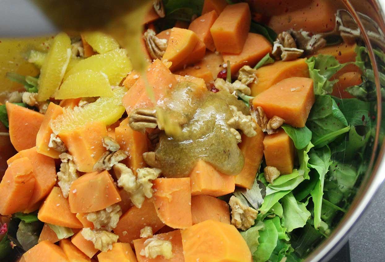 Süßkartoffel-Salat mit Granatapfelkernen und Orangenfilets - Schritt 4