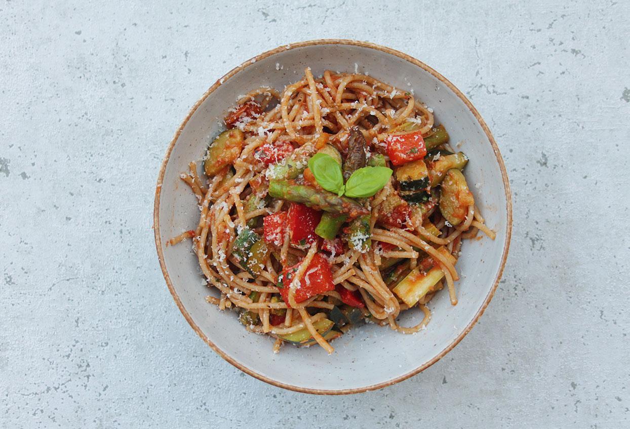 Italienische Vollkornspaghetti mit grünem Spargel und Tomaten - Schritt 7