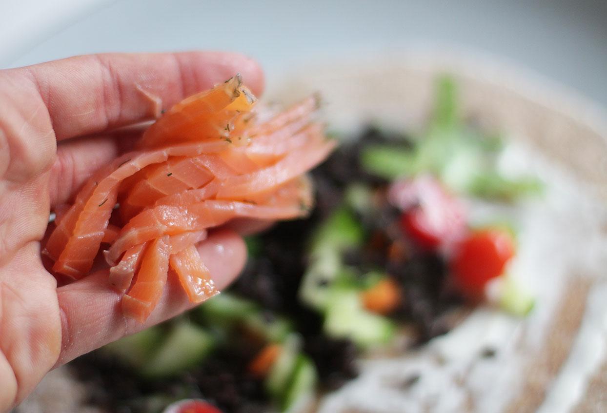 Vollkornwraps mit Beluga-Linsen und Lachs - Schritt 8