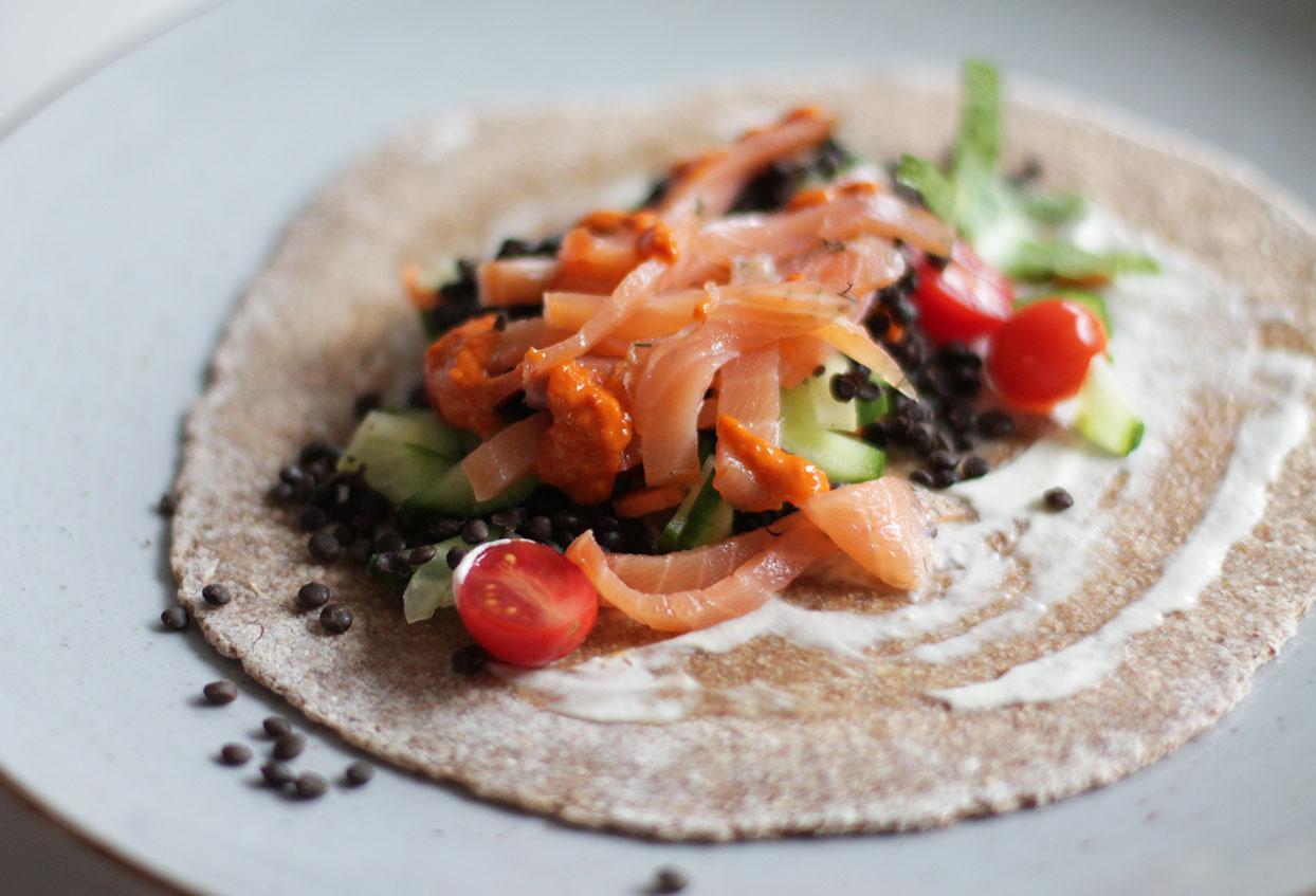 Vollkornwraps mit Beluga-Linsen und Lachs - Schritt 9