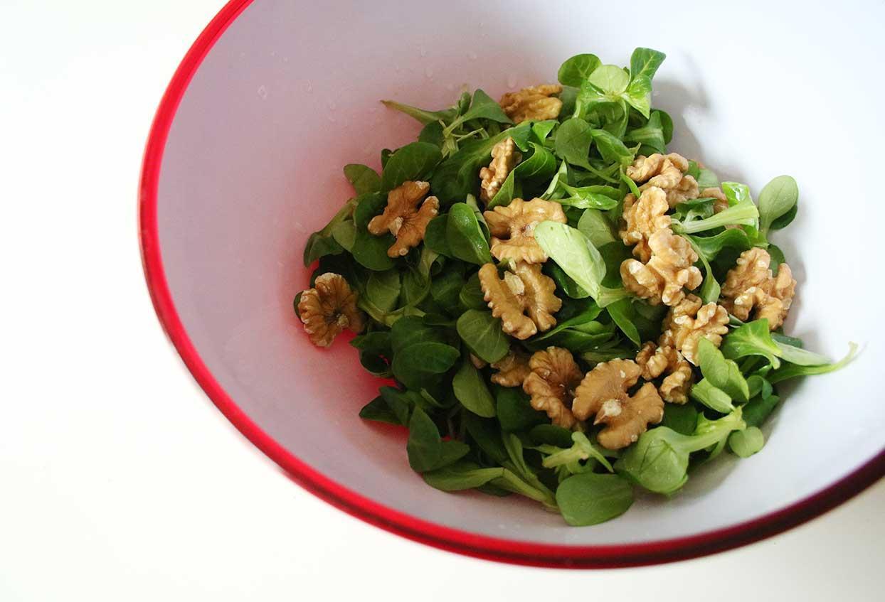 Linsen-Feldsalat mit Honig-Senf-Dressing roter Bete und Walnüssen - Schritt 2